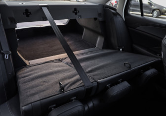 Подержанный автомобиль Hongqi H5 2023 года (33 фото)