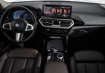 Подержанный автомобиль BMW X3 2022 года (15 фото)