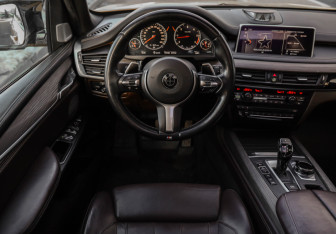 Подержанный автомобиль BMW X5 2013 года (11 фото)