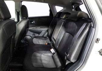 Подержанный автомобиль Nissan Qashqai 2013 года (10 фото)