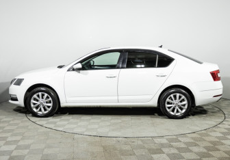Подержанный автомобиль Skoda Octavia Liftback 2018 года (8 фото)