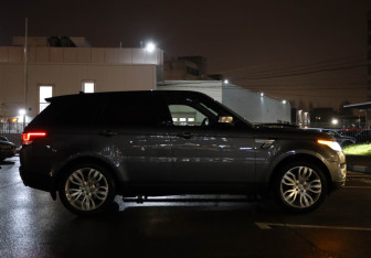 Подержанный автомобиль Land Rover Range Rover Sport 2015 года (6 фото)