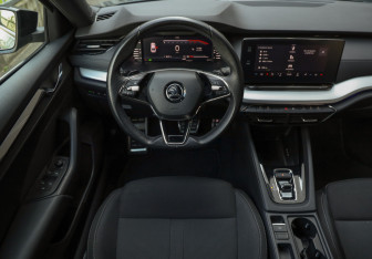 Подержанный автомобиль Skoda Octavia Liftback 2021 года (13 фото)