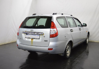 Подержанный автомобиль LADA (ВАЗ) Priora Wagon 2013 года (5 фото)