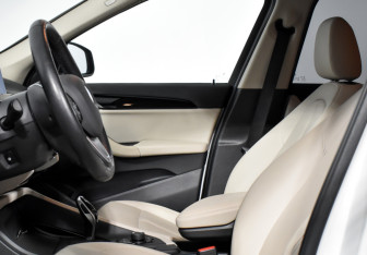 Подержанный автомобиль BMW X1 2020 года (12 фото)