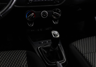 Подержанный автомобиль Kia Rio Sedan 2017 года (12 фото)