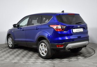 Подержанный автомобиль Ford Kuga 2017 года (7 фото)