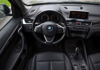 Подержанный автомобиль BMW X1 2020 года (13 фото)