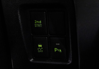 Подержанный автомобиль Toyota Land Cruiser Prado 2013 года (17 фото)