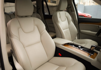 Подержанный автомобиль Volvo XC90 2022 года (26 фото)