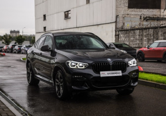 Подержанный автомобиль BMW X4 2021 года (5 фото)