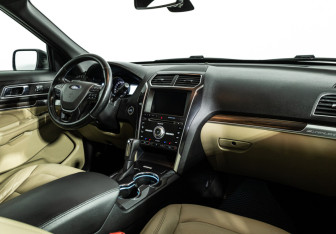 Подержанный автомобиль Ford Explorer 2017 года (9 фото)