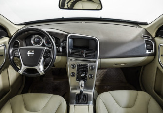 Подержанный автомобиль Volvo XC60 2012 года (10 фото)