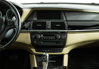 Подержанный автомобиль BMW X6 M 2011 года (14 фото)