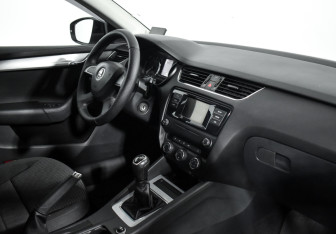 Подержанный автомобиль Skoda Octavia Liftback 2014 года (13 фото)