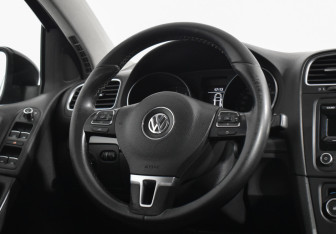 Подержанный автомобиль Volkswagen Golf Hatchback 2011 года (14 фото)