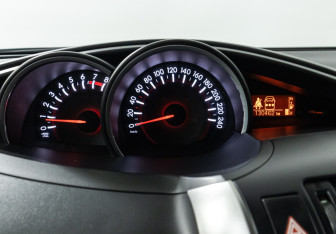 Подержанный автомобиль Toyota Verso 2013 года (12 фото)