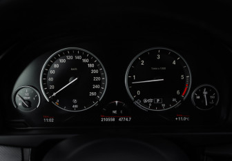 Подержанный автомобиль BMW X5 2016 года (17 фото)
