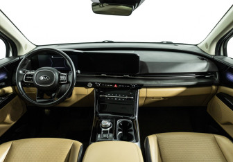 Подержанный автомобиль Kia Carnival 2021 года (15 фото)