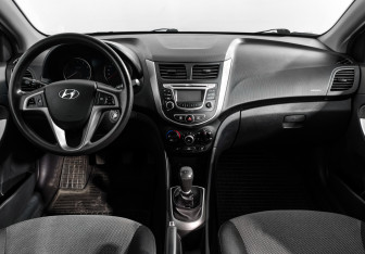 Подержанный автомобиль Hyundai Solaris Hatchback 2014 года (14 фото)