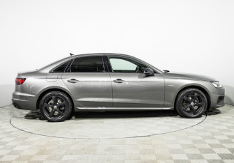Подержанный автомобиль Audi A4 Sedan 2020 года (4 фото)