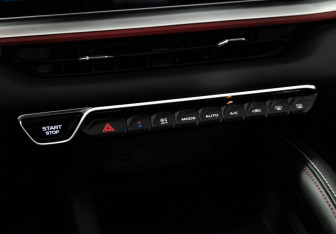 Подержанный автомобиль Geely Coolray 2024 года (21 фото)