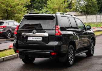 Подержанный автомобиль Toyota Land Cruiser Prado 2018 года (6 фото)