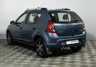 Подержанный автомобиль Renault Sandero 2012 года (7 фото)