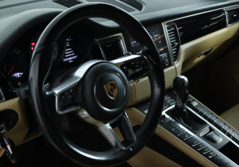 Подержанный автомобиль Porsche Macan 2016 года (14 фото)
