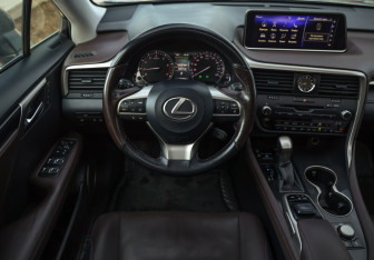 Подержанный автомобиль Lexus RX 2018 года (12 фото)