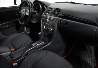 Подержанный автомобиль Mazda 3 Sedan 2007 года (13 фото)