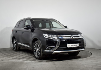 Подержанный автомобиль Mitsubishi Outlander 2018 года (3 фото)