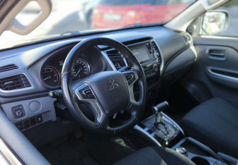 Подержанный автомобиль Mitsubishi L200 2017 года (11 фото)