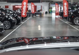 Подержанный автомобиль Land Rover Range Rover 2015 года (21 фото)