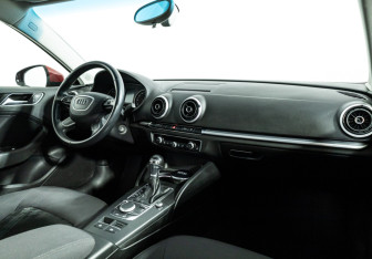 Подержанный автомобиль Audi A3 Sedan 2015 года (9 фото)