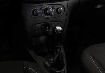 Подержанный автомобиль Renault Sandero 2020 года (12 фото)