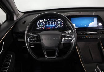 Подержанный автомобиль Omoda C5 2023 года (10 фото)