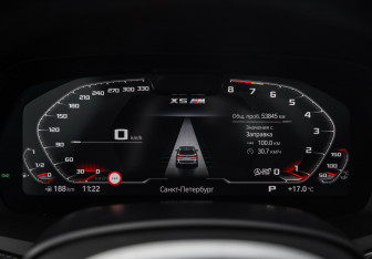 Подержанный автомобиль BMW X5 M 2021 года (17 фото)