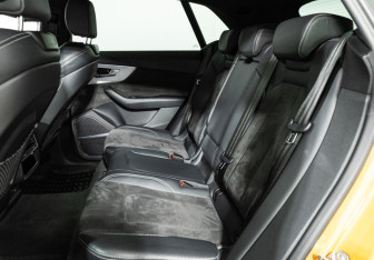 Подержанный автомобиль Audi Q8 2019 года (10 фото)