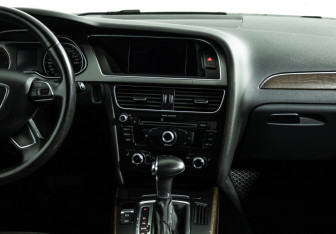 Подержанный автомобиль Audi A4 Sedan 2012 года (14 фото)