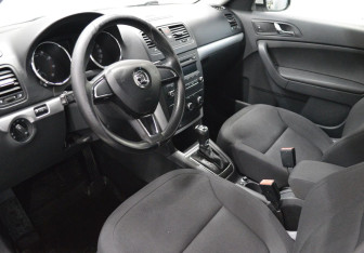 Подержанный автомобиль Skoda Yeti 2014 года (10 фото)