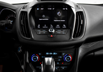 Подержанный автомобиль Ford Kuga 2019 года (15 фото)