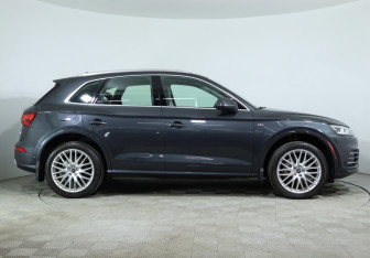Подержанный автомобиль Audi Q5 2017 года (10 фото)