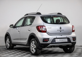 Подержанный автомобиль Renault Sandero 2015 года (7 фото)