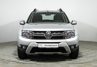 Подержанный автомобиль Renault Duster 2017 года (2 фото)