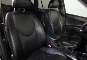 Подержанный автомобиль Toyota RAV4 2008 года (21 фото)
