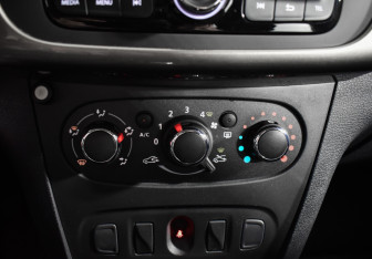 Подержанный автомобиль Renault Logan Sedan 2021 года (16 фото)