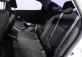 Подержанный автомобиль Kia Rio Sedan 2014 года (10 фото)