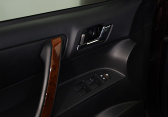 Подержанный автомобиль Toyota Highlander 2011 года (20 фото)