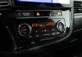 Подержанный автомобиль Mitsubishi Outlander 2019 года (17 фото)